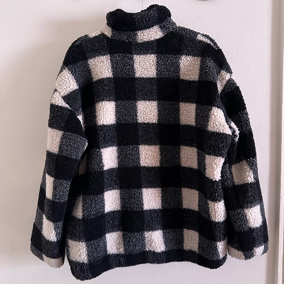Pull & Bear Black and White Checkered Teddy Jacket Size Large - Picture 6 of 6